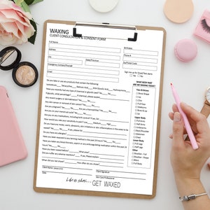 K&ouml;nnte beinhalten: Ein schwarzes und wei&szlig;es Formular f&uuml;r die Beratung und Einwilligung von Waxing-Kunden mit einer Checkliste der Dienstleistungen. Das Formular enth&auml;lt Abschnitte f&uuml;r Kundeninformationen, Allergien und Krankengeschichte. Der Text "Life is short... Get Waxed" befindet sich am unteren Rand des Formulars.