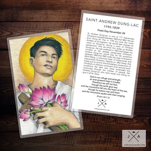 Peut inclure: Une illustration colorée de Saint André Dung-Lac, un martyr chrétien vietnamien, tenant une croix et des fleurs de lotus roses. L'image comprend du texte sur sa vie et son martyre, y compris sa fête, le 24 novembre. Le texte comprend également une citation du Psaume 46 :1-3 sur Dieu comme refuge et force.