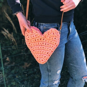 Crochet Heart Tote bag, Cute Crocheted Bag, Easy to Make Crochet Pattern, PDF, T-Shirt Yarn Bag, How to, Crochet for her, Crochet Gift, Fun image 3