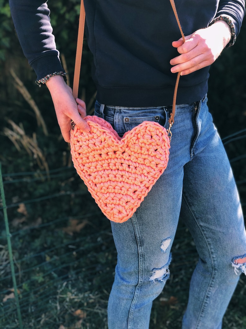 Crochet Heart Tote bag, Cute Crocheted Bag, Easy to Make Crochet Pattern, PDF, T-Shirt Yarn Bag, How to, Crochet for her, Crochet Gift, Fun image 3