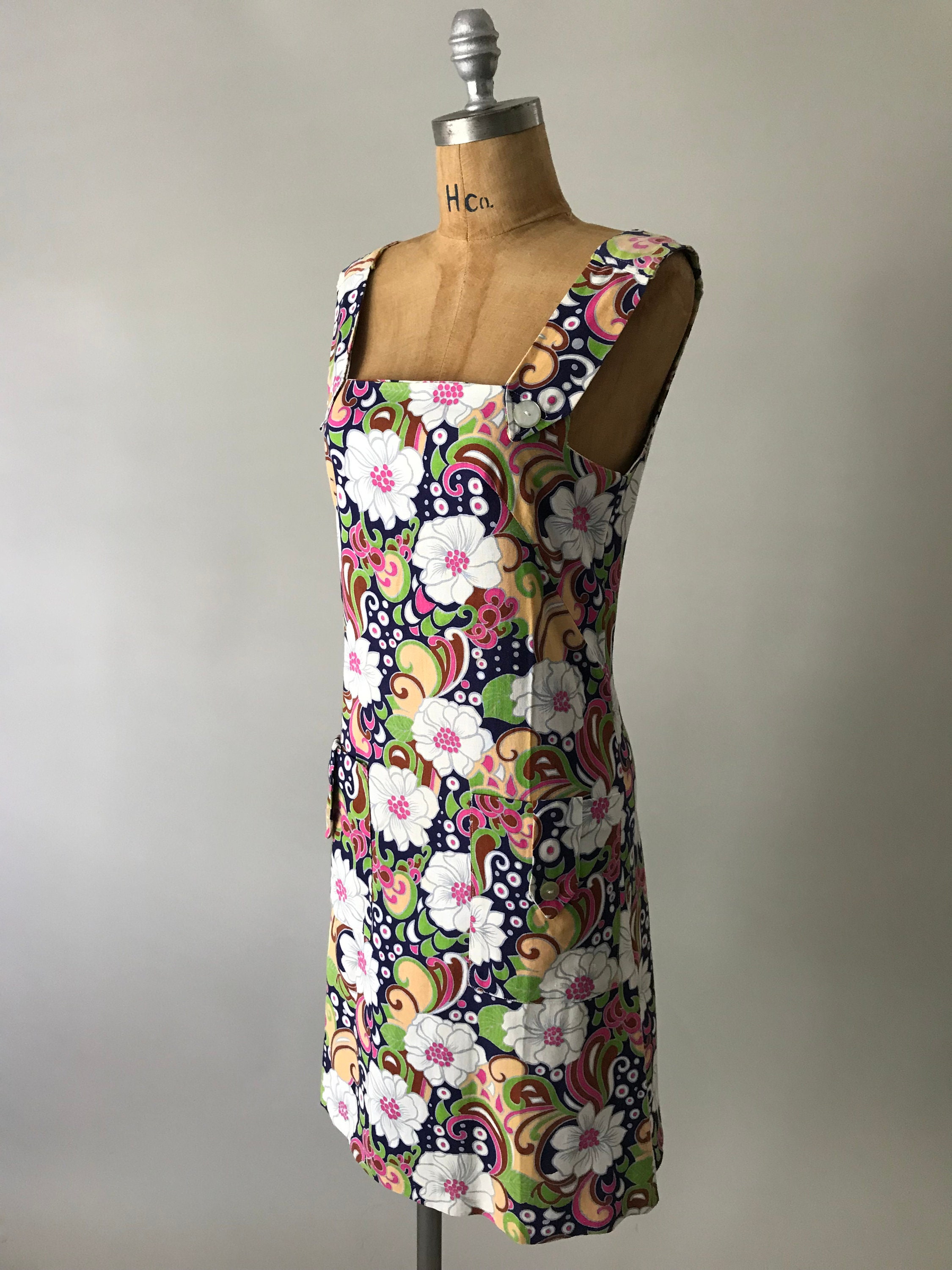Lucy Dress 1960s Vintage Pointy Button Strap Psychedelic
