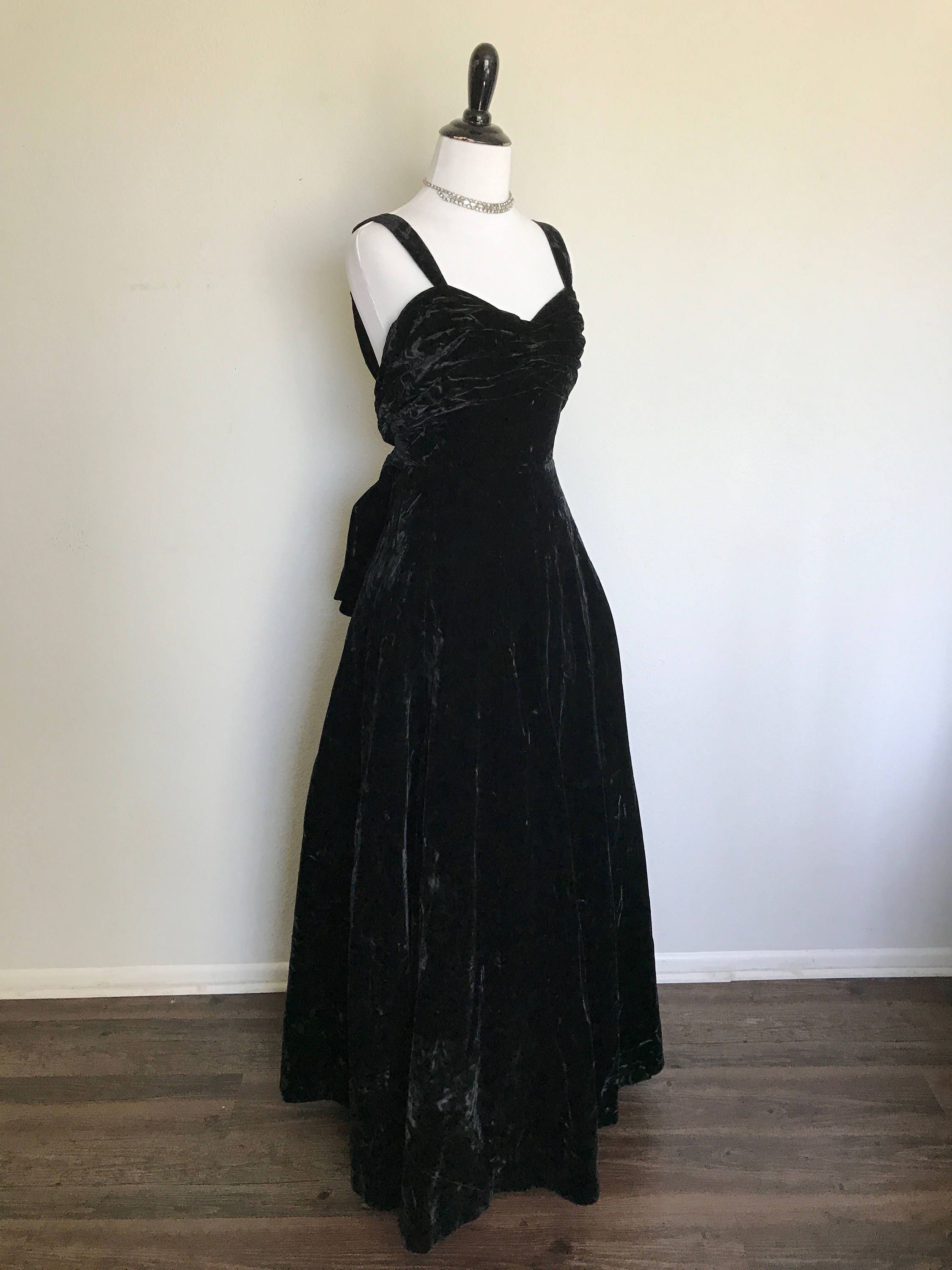 Black Beauty Gown 1940s Vintage Black Velvet Evening Gown | Etsy