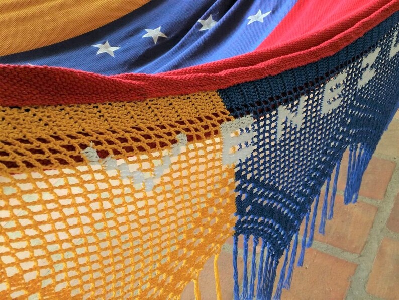 Hammock excellent gift Size king size to hang in the patio or in any room of the house with fringes woven Venezuelan flag 100/% cotton