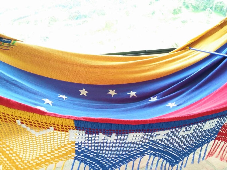 Hammock excellent gift Size king size to hang in the patio or in any room of the house with fringes woven Venezuelan flag 100/% cotton