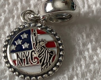 GRAPHICS /& MORE New York City Big Apple Art Collage Silver Plated Bracelet with Antiqued Charm