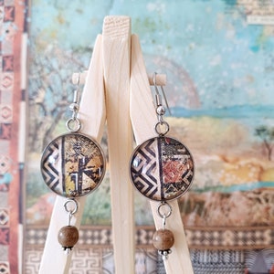 Orecchini pendenti boho con perle in legno, orecchini etnici simboli africani, orecchini di carta e acciaio, orecchini simboli etnici