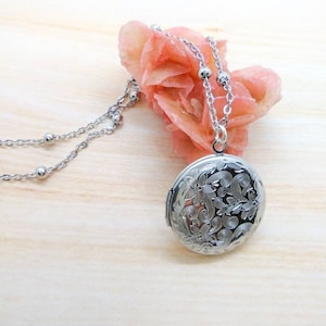 Round Photo Locket with Elegant Beaded Chain, Personalized Photo Print Photo Holder Pendant, Floral Locket
