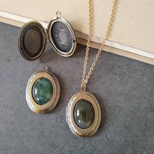 Medaglione portafoto ovale in stile vintage con pietra di agata verde muschiata, ciondolo portafoto con stampa foto personalizzata immagine 3