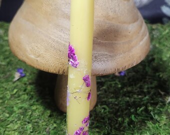 Vela cónica de flores prensadas / Decoración de altar ritual artesanal