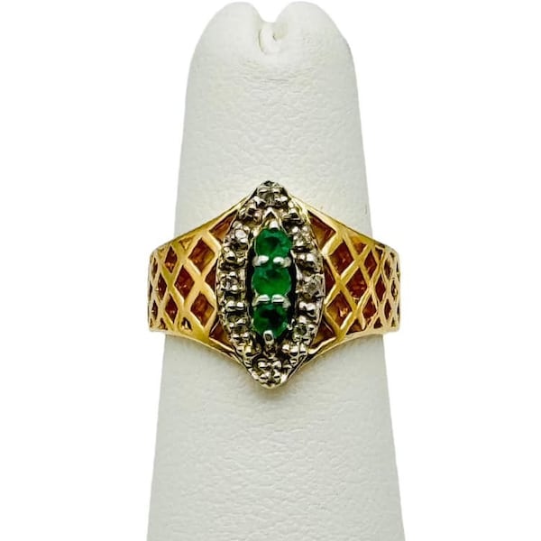 Beautiful Solid 14k Yellow Gold and Emerald Ring! Size 4!