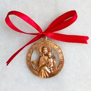 Antigua medalla religiosa calada de la Virgen del Carmen. Escapulario de Cobre. Nuestra Señora del monte Carmelo.