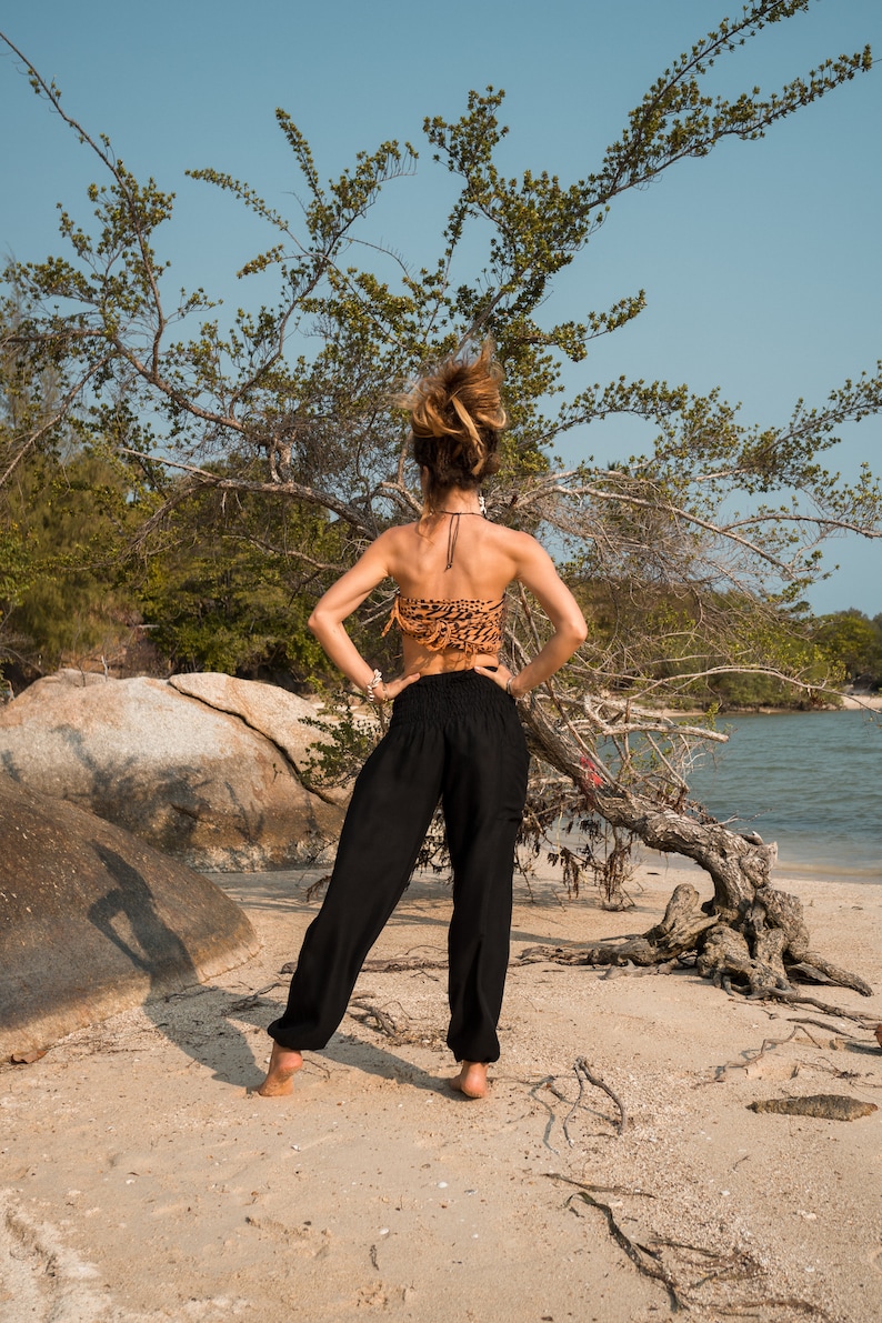 Sarouel uni noir femme pantalon hippie à entrejambe élevé vêtements de détente confortables pantalons de yoga ample festival d'été bohème plage image 2
