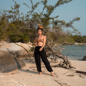 Sarouel uni noir femme pantalon hippie à entrejambe élevé vêtements de détente confortables pantalons de yoga ample festival d'été bohème plage image 5