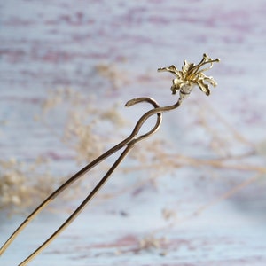 Spider Lily Brass Hair Pin Single or Pair, Chignon Holder Half Hair Pick Lightweight Sturdy Metal Hair Fork Short Medium Long Length