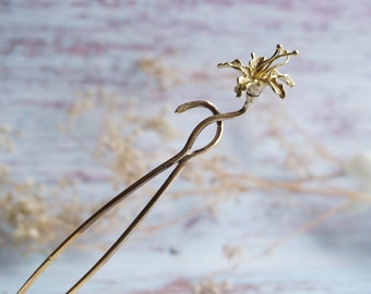 Spider Lily Brass Hair Pin Single or Pair, Chignon Holder Half Hair Pick Lightweight Sturdy Metal Hair Fork Short Medium Long Length