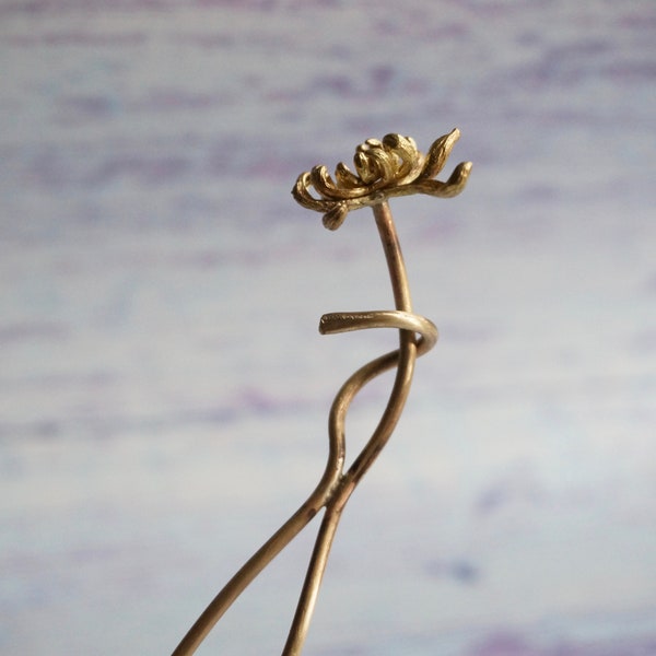 Épingle à cheveux chrysanthème, une ou une paire, porte-chignon botanique, décoration d'ornement de cheveux fleur d'automne, épingle à cheveux robuste courte moyenne longue