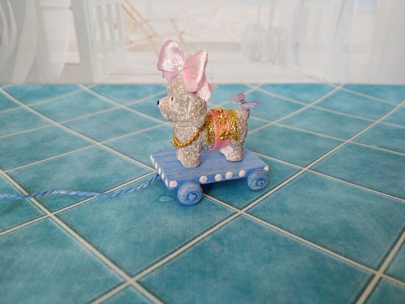 OlgaDollhouse Dog on a OFFicial cart. T miniature. Lowest price challenge Dollhouse dog. Pocket