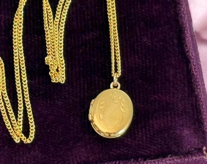 Vintage Petite 14K Gold Filled Oval Locket -  Etched Floral w/ WEH Hayward Mark - Small Pendant Necklace - 2 Photo Wells - Estate Jewelry