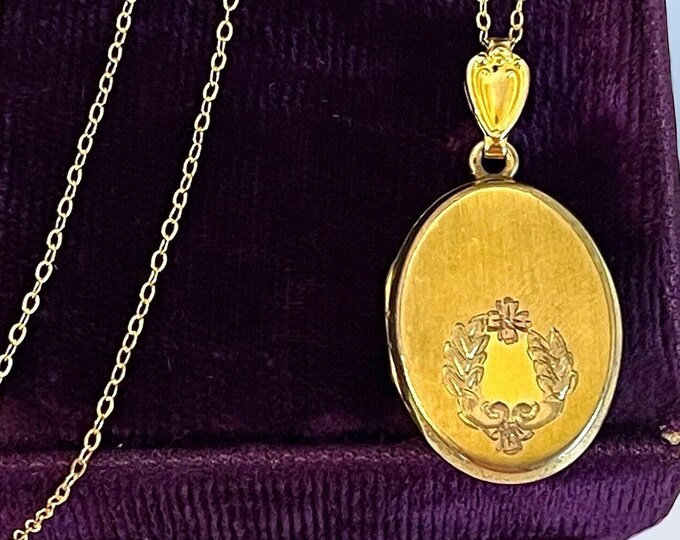 Vintage 10K Gold Filled Oval Locket Necklace w/ an Ornate Etched Floral on 14K GF Chain BB CO Bliss Bros - 2 Photo Pendant w/ Flower Garland