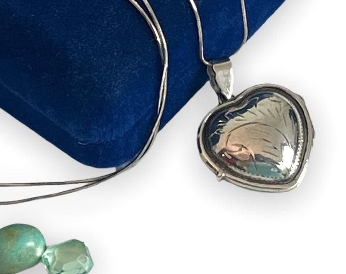 Vintage Etched Sterling Silver Heart Locket - Unique Framed Retro Era Heart Pendant Necklace w/ 925 Silver Chain - Estate Jewelry