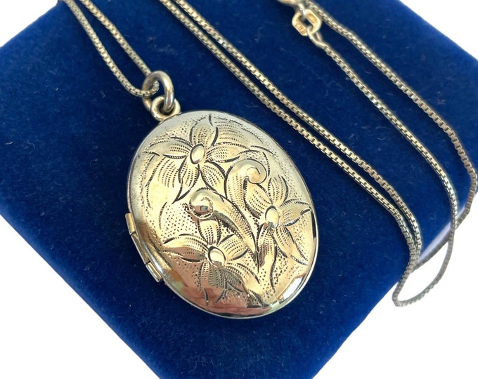 Vintage Oval Locket - Sterling Silver Flowers Floral Repousse  Necklace - Photo Pendant Jewelry WEH Hayward Hallmark 925 Italian Box Chain