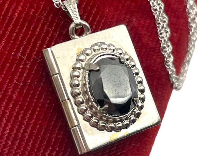 Vintage 12K Gold Filled Hematite Locket Necklace: Etched Keepsake Photo Pendant