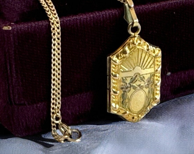 Vintage 10K Gold Filled Etched Repousse Rectangular Locket Necklace - FM CO Hallmark - 2 Photo Retro Pendant on 14K GF Chain - Gift for Her