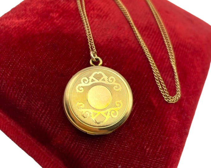 Vintage Engine Turned Round 12K Gold Filled Locket Necklace 14K GF Chain Etched LaMode La Mode 2 Photo Pendant - Estate Jewelry Old Photos