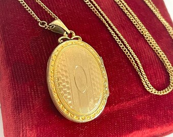 Vintage Gold Filled Oval HAYWARD Locket Necklace - Pinstripe Retro WEH 2 Photo Pendant 24'' long Curb Chain - Estate Jewelry Original Photos