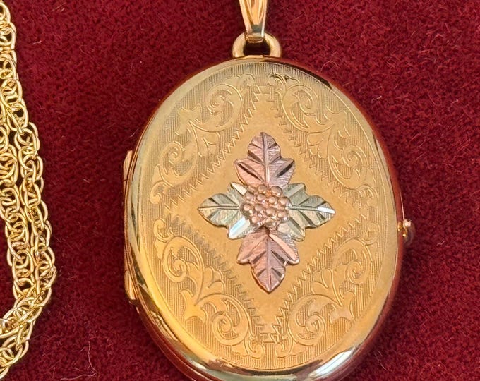 Vintage 14K Gold Filled Oval Locket Necklace w/ 14K GF Chain Black Hills Gold Mt Rushmore 4 Photo Pendant - Etched Tricolor Flowers & Leaves