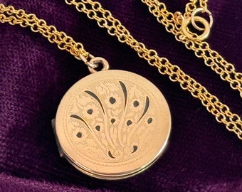 Vintage 12K goud gevulde geëtste ronde medaillon met zwarte emaille bloemen bloemen op 14K GF ketting HFB Hallmark hanger ketting - landgoed sieraden