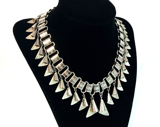 Vintage Bookchain Choker Necklace - Silver tone Metal Collar w/ Dangles Retro Textured Drops Embossed Links - Statement Jewelery Mid century