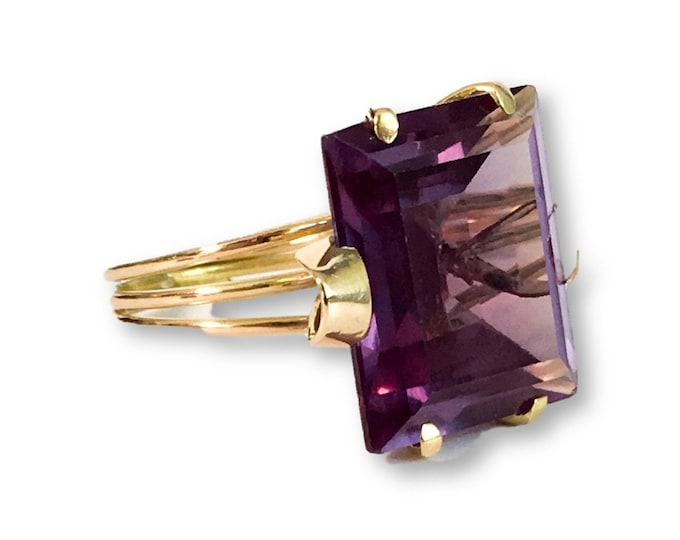 18K Yellow Gold & Color Change Sapphire Statement Ring - Vintage Estate Jewelry Large Rectangular Purple Gemstone on Cocktail Ring - Size 5