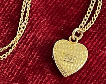 Vintage 10K Yellow Gold Heart Locket Necklace - Etched Sweetheart Pendant