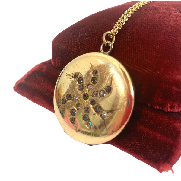 Antieke Art Nouveau Ronde Foto Medaillon op 12K Goud Gevulde Ketting - 2 Foto Hanger Ketting w / Paste Stenen &Geëtst Monogram Ca 1900s
