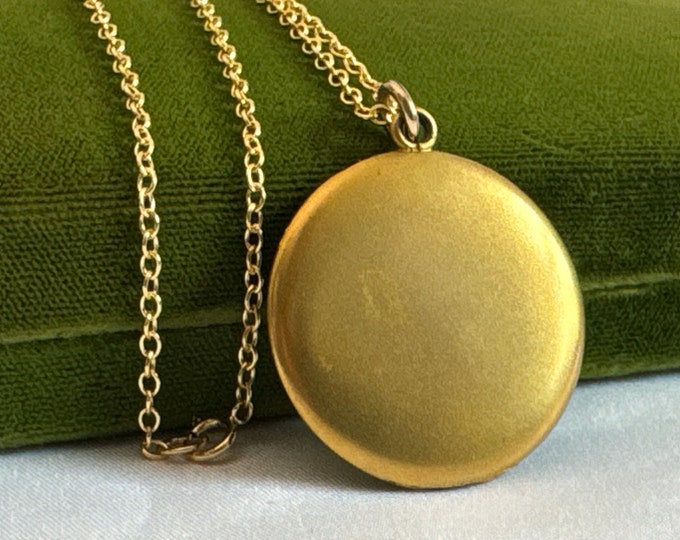 Vintage Large Round 2 Photo Gold Filled Locket w/ SB Co Hallmark on 14K GF Chain - Vintage w/ Plain Front & Back - Retro Estate Jewelry