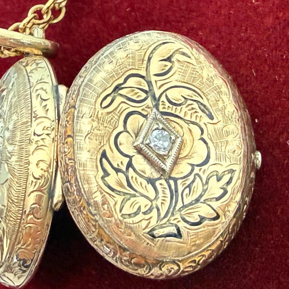 R&r Design Locket Victorian Mourning Locket: Etched Floral Design, Diam… - Gem