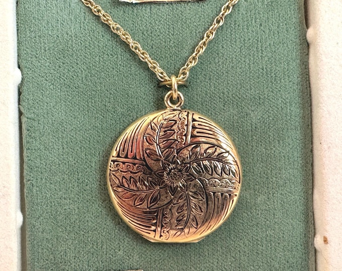 Vintage Floral Locket Necklace: 12K Gold Filled Photo Pendant, 1940s Sweetheart Jewelry