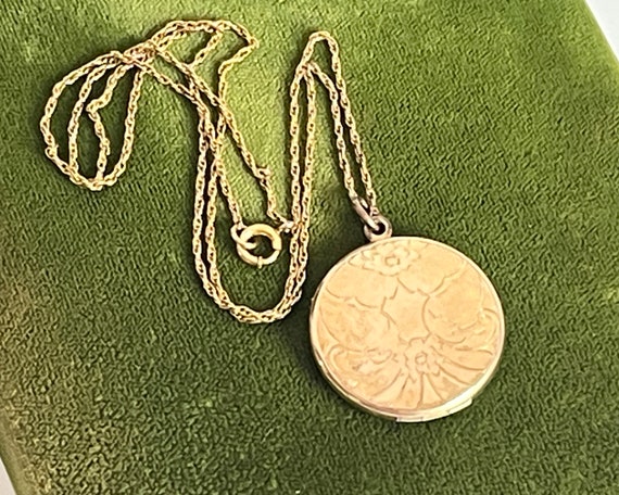 Antique Round Gold Filled Locket Necklace - Flowe… - image 9