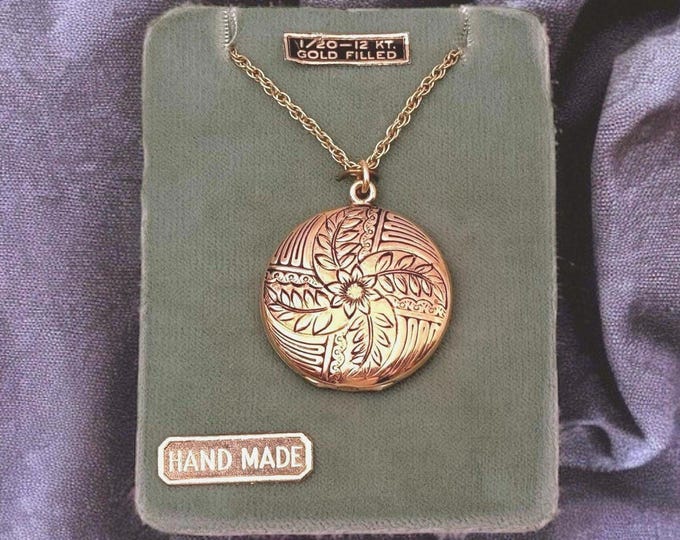 Vintage Floral Locket Necklace: 12K Gold Filled Photo Pendant, 1940s Sweetheart Jewelry