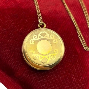 Vintage La Mode Locket Necklace: 12K Gold Filled Equalibrium Etched Photo Pendant
