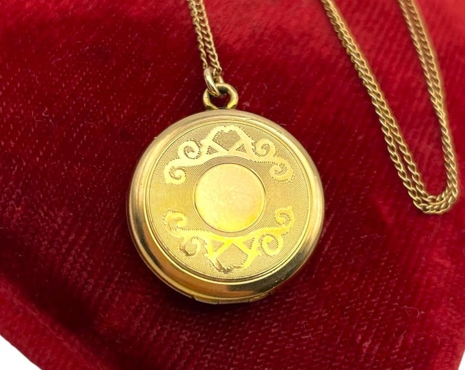Vintage La Mode Locket Necklace: 12K Gold Filled Equalibrium Etched Photo Pendant