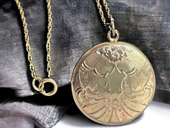 Antique Round Gold Filled Locket Necklace - Flowe… - image 1