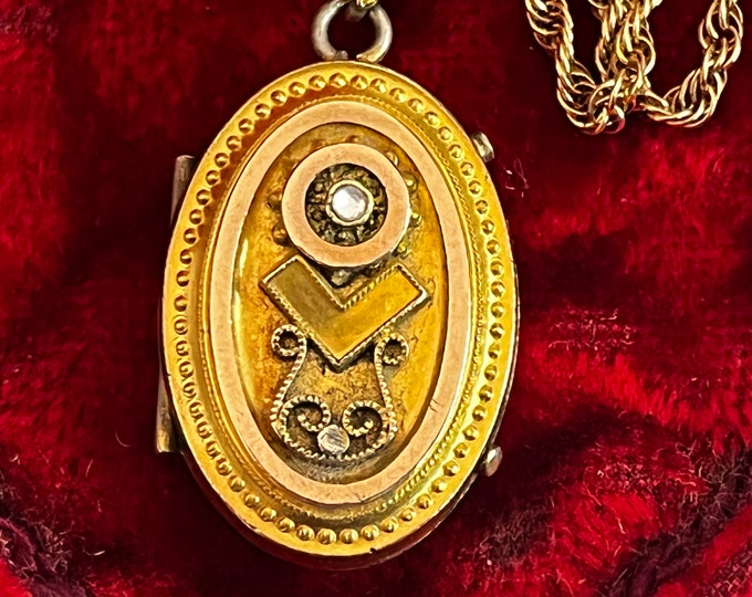 Vintage Etruscan Oval Locket on Gold Filled Chain - Antique  Necklace 2 Wells Victorian Mourning Pendant w/ Paste Late 1800s Glass Cover