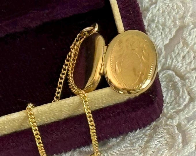 Vintage Petite 14K Gold Filled Oval Locket -  Etched Floral w/ WEH Hayward Mark - Small Pendant Necklace - 2 Photo Wells - Estate Jewelry