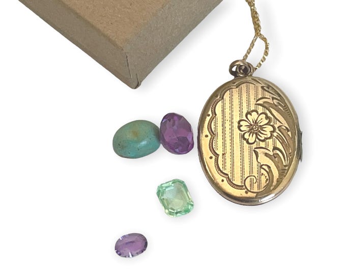 Vintage Etched Floral Locket: Gold Plated Photo Pendant Necklace