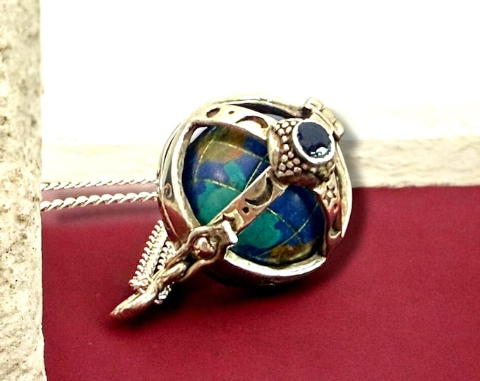 Vintage Sterling Round Box Globe Pendant In Frame: Stone Inlay World, SS Chain