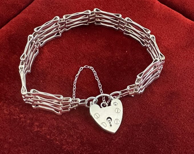 Vintage Sterling Silver Heart Padlock Gate Bracelet w/ English Hallmark - Four Link Chain - Retro 925 Estate Jewelry - Gift Woman or Girl