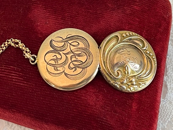 Vintage Round Art Nouveau Locket Engraved “Theres… - image 6