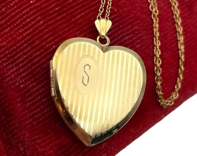 Vintage Heart Locket - 12K Gold Filled Necklace Etched Monogram Letter S Retro Sweetheart 1940s Love Charm Jewelry 12K GF Chain Gift for Her